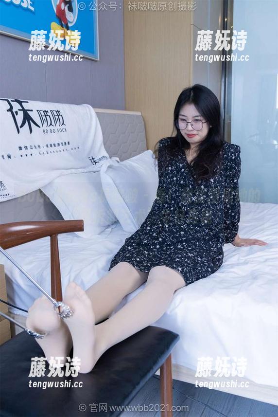 BoBoSocks袜啵啵-甜甜圈 BoBoSocks袜啵啵 - 看!甜甜圈和她的“可拆卸艺术”牛仔再现