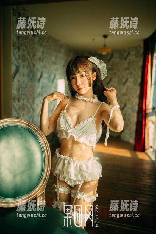 GIRLT果团网-松果儿 GIRLT果团网 - 松果儿的这种套装,在线等感觉优雅又带点俏皮!下载后能不能给我变点好看呢?
