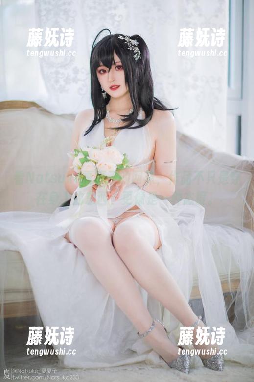 Natsuko夏夏子 看Natsuko夏夏子的网袜,作品不只是穿在身上的东西,更像是一种态度。
