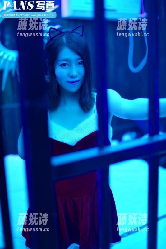 PANS写真 - 在线随性一瞥，水水红裙下的游荡想象。