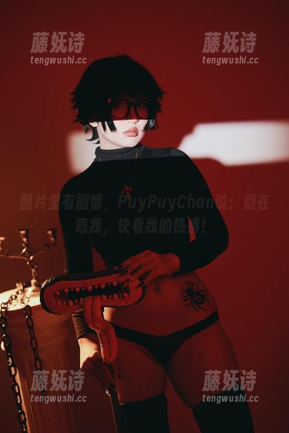 图片里有剧情，PuyPuyChan说：别在意我，快看我的热裤！