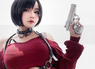 摄像头前,Sayo Momo短裙的飘动让我不自觉屏息。