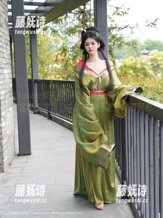 Xiuren秀人网-佘贝拉Bella Xiuren秀人网 - 当佘贝拉Bella穿上这件定制连衣裙,才发现我还没好好搭配衣服