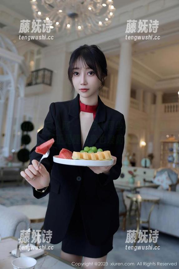 Xiuren秀人网 - 古月小同学的夏天美图，反正是睫毛膏也没防水。