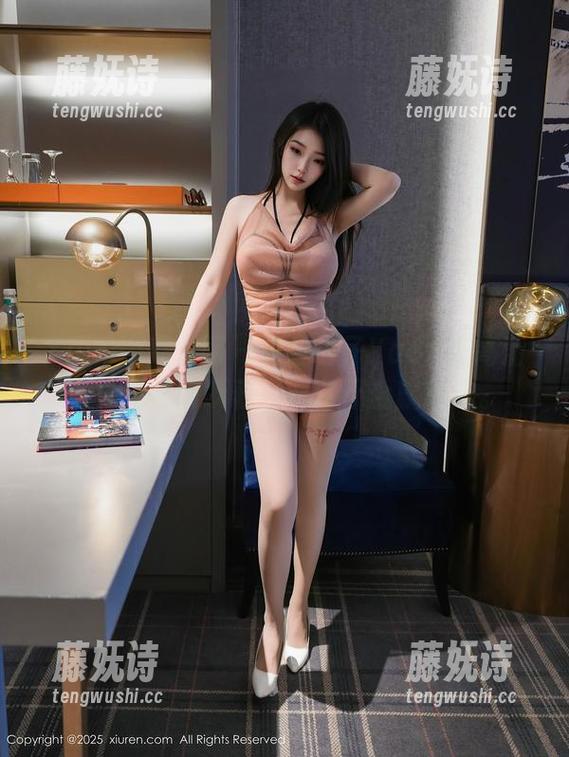 Xiuren秀人网 - 粉色杏子Yada在高清写真集里跳跃着，一言不合就迷人。