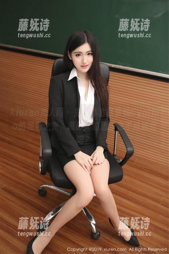 Xiuren秀人网-杨紫嫣Cynthia Xiuren秀人网 - 免费体验杨紫嫣Cynthia的黑色之光,摄影师的追求也不过如此吧?