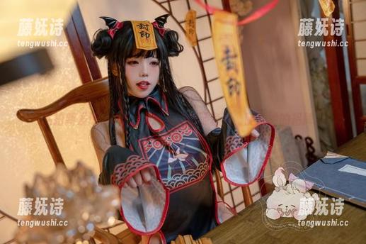 Yiko湿润兔 私拍新发现:Yiko湿润兔的美腿套图,腿是她的招牌。