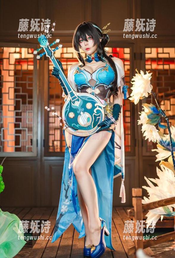 九言从不咕咕 九言从不咕咕带你飞!空姐cos分享,一道别样的云端风景。