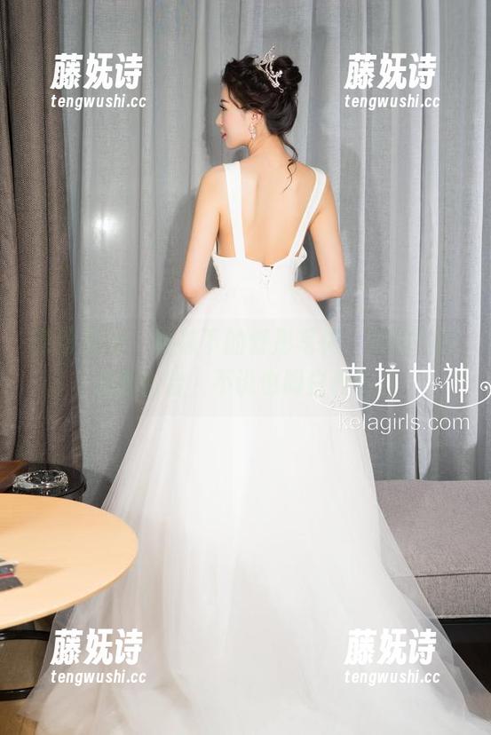 克拉女神-舒彤 克拉女神 - 棉袜下的舒彤写真,简约与酸涩的结合,不说也明白什么。