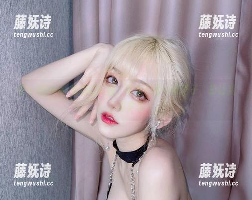 啾小妍Deer私拍的红裙，明明只是一条裙子，却让我云里雾里
