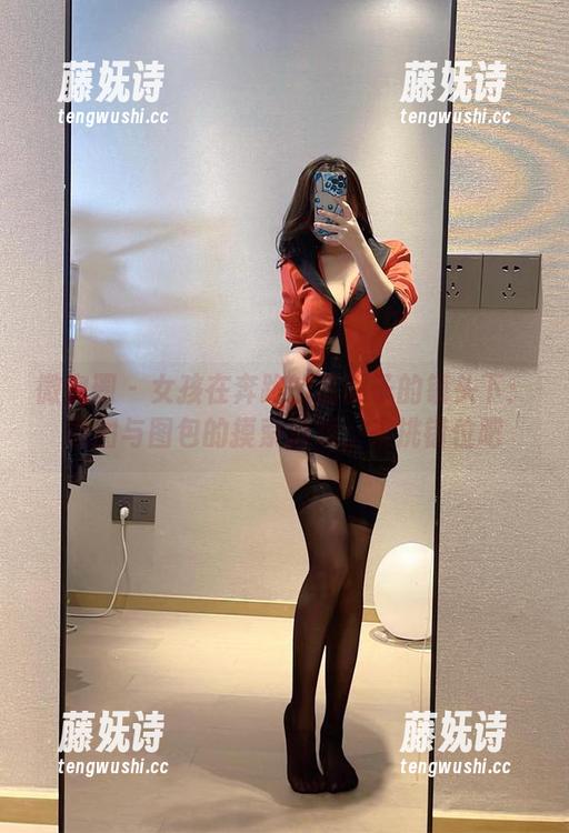 微密圈 - 女孩在奔跑的晶骡子的镜头下：原图与图包的摸索游戏，来挑错位吧