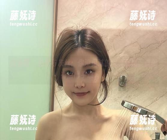 奶雯 微密圈 - 奶雯与灰丝:你没见过的写真原图,真的有点出乎意料。