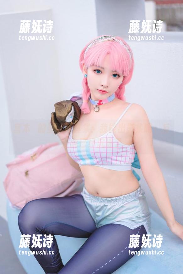 宫本桜 宫本桜的圣诞写真集:我能出影集吗,反正我已经沉迷了