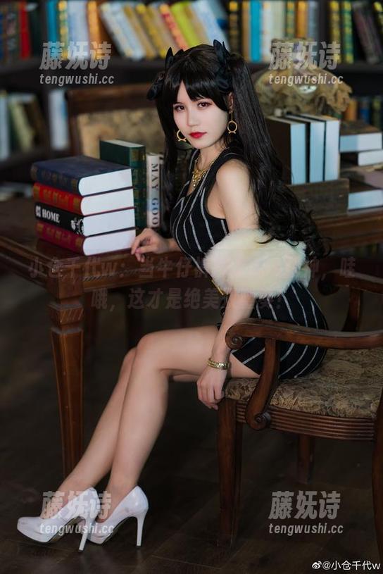 小仓千代w：当牛仔裤撞上cos精神，哇哦，这才是绝美双重奏！
