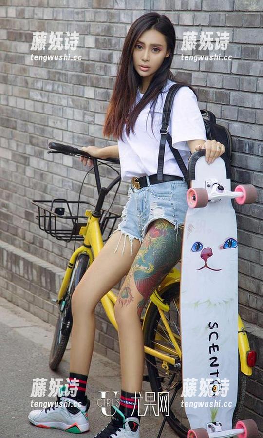尤果网爱尤物 - 李丽莎套图：窥探那份不安的占有欲，叛逆与无奈交织。