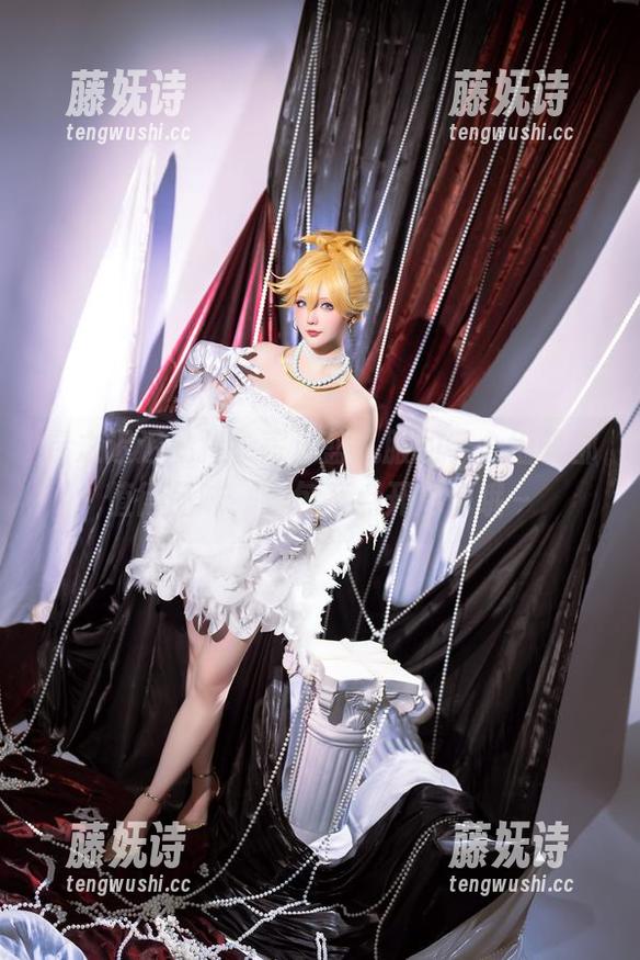 星之迟迟私拍，蒂法蓝礼服的每个细节都值得品味，图包不点开后悔哦～