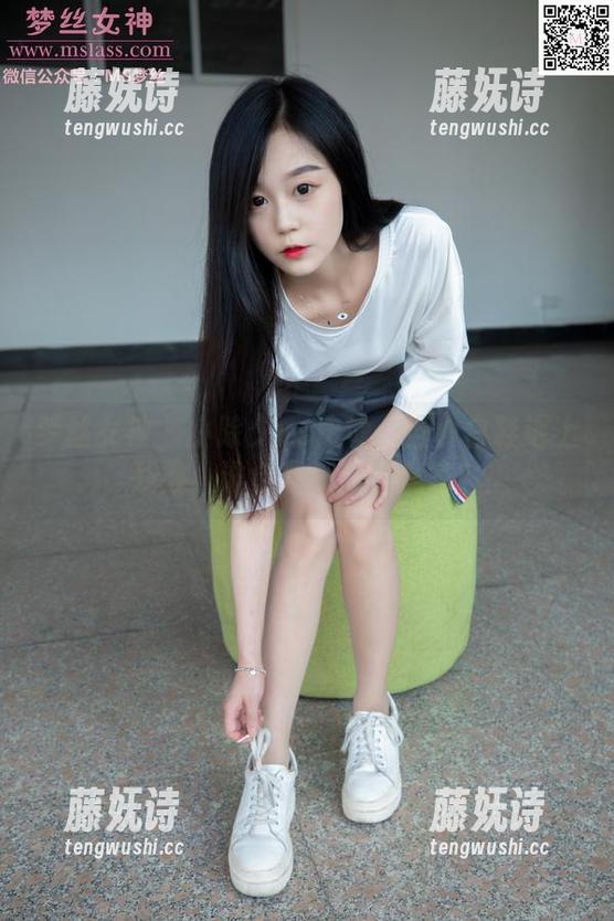 梦丝女神 - 小除夕vs废墟：当小白鞋遇上残败，谁会是潮流的赢家？