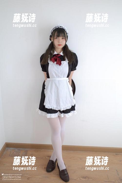森萝财团 - 双马尾+白丝美腿，小奶糕Milky最新写真让我心神不宁