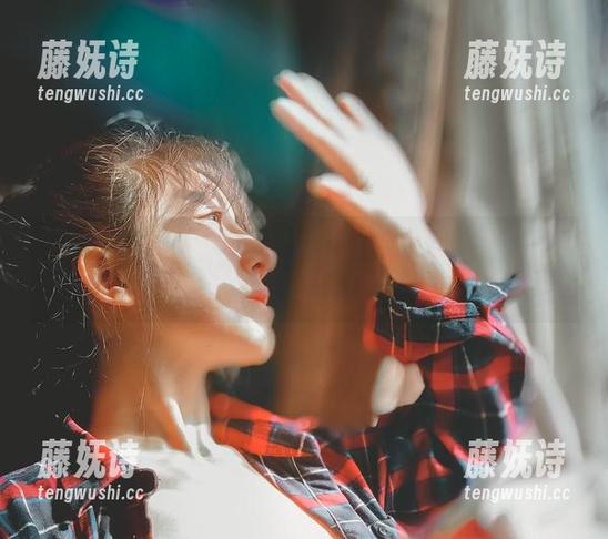 撅起圆嘟嘟的奶牛脸，樱晚gigi的高清写真集不止于此
