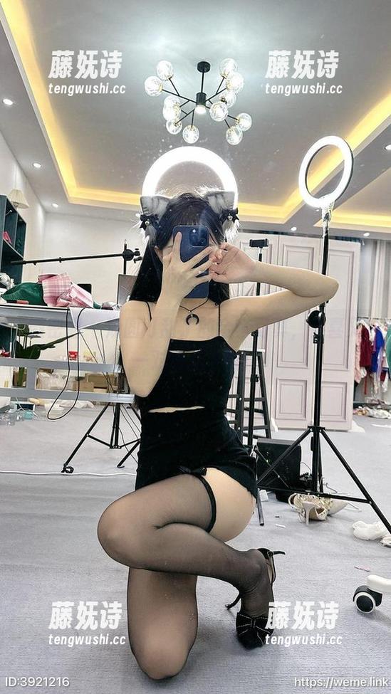 微密圈 - 汤圆可甜了的全套写真，恭喜又一对娇足上线！