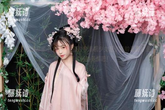 爆机少女喵小吉 这体操服的样式不太常见,图片中爆机少女喵小吉的表现也是,分享分享你们的见解吧!