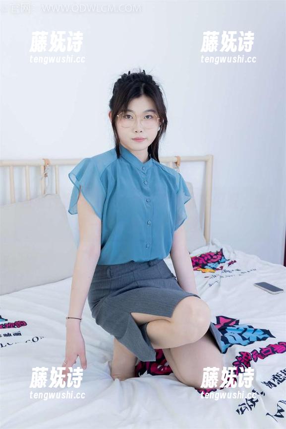 物恋传媒 - Elise在这款礼服中闪耀，挂机一个小时也不厌倦。
