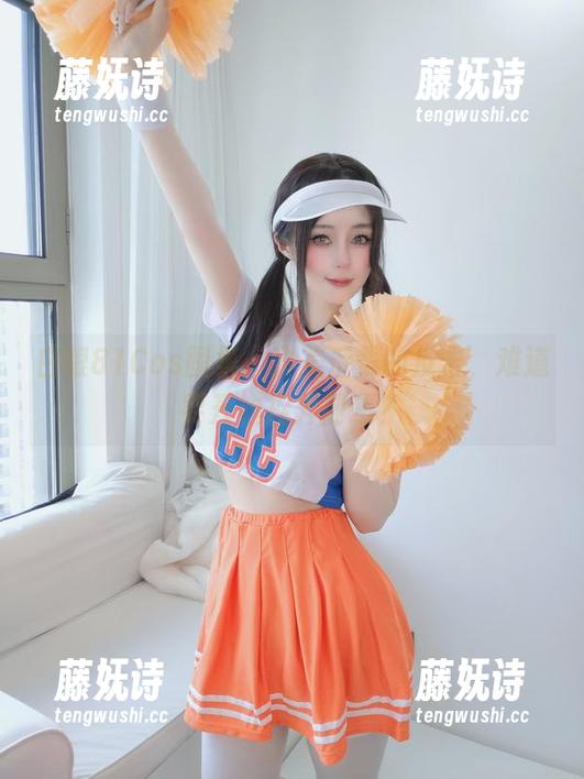 白银81 白银81Cos图集,甜美后辈的反击,难道要开始捉弄前辈?