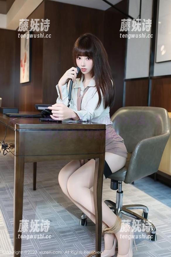 秀人网-八宝icey 秀人网 - 原图:八宝icey的少女姿态,不知人间怎可如此迷离。