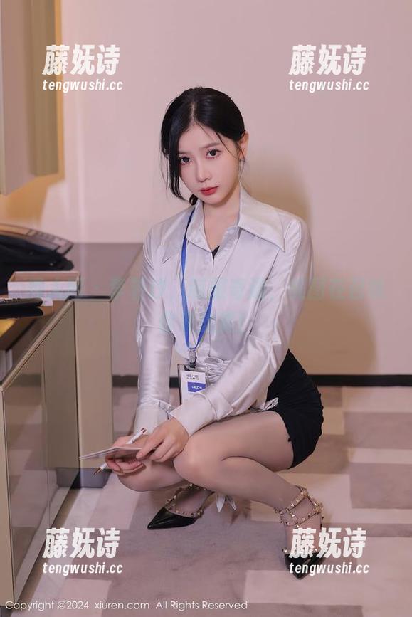 秀人网-李若汐 秀人网 - 李若汐,制服奇遇,美图在召唤你来欣赏!