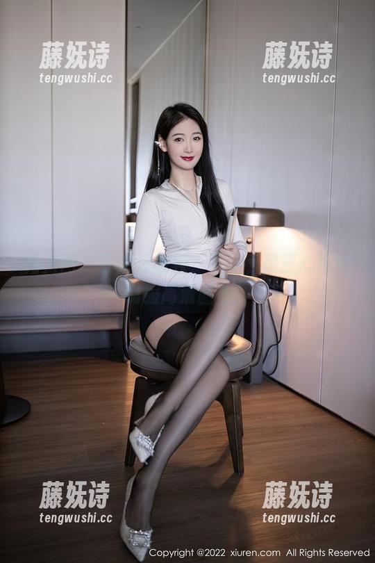 秀人网 - 霸道总裁妆？不不，是王心悦的制服高清图库！