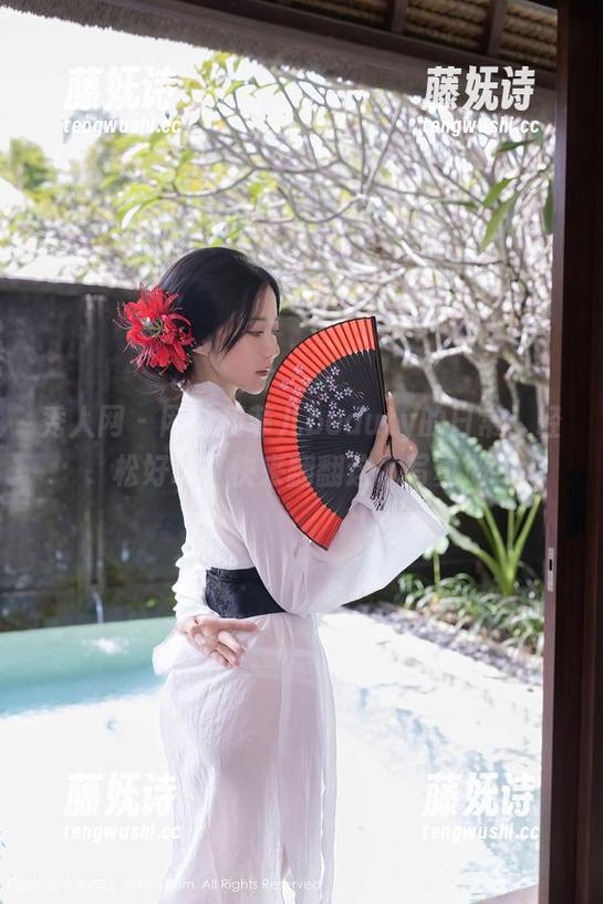 秀人网 - 网袜和菲儿beauty的日常：轻松好玩，快来翻翻这本写真册