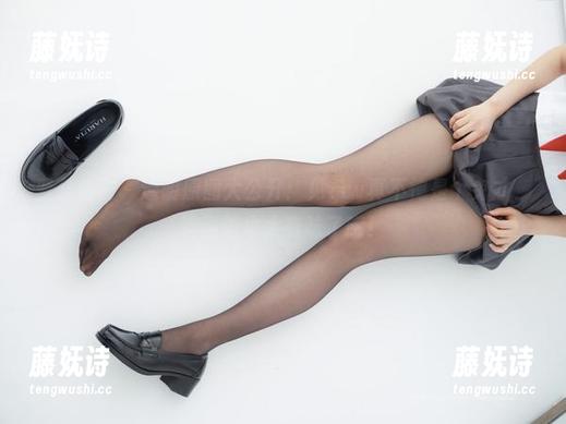 紧急企划-见希w 紧急企划 - 透明原图大公开:见希w真不愧是个鬼才,这画面也太有味了吧!