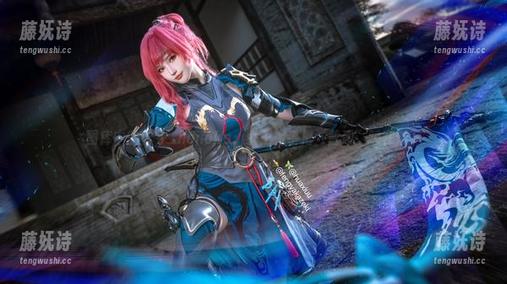 花兮_honoka 图库中的花兮_honoka:女王似乎把“普通”踩在脚下