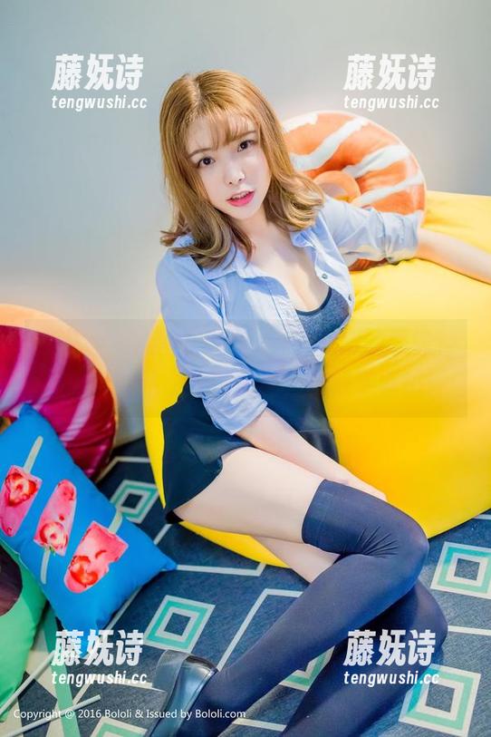 菠萝社-Cheryl青树 菠萝社 - 原图搭配Cheryl青树的学妹特写,哇,这个角度真绝,我得学着拍!