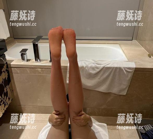 迷人的五姨太 微密圈 - 迷人的五姨太在线变身,油亮油亮的,仿佛超市促销的第一名!