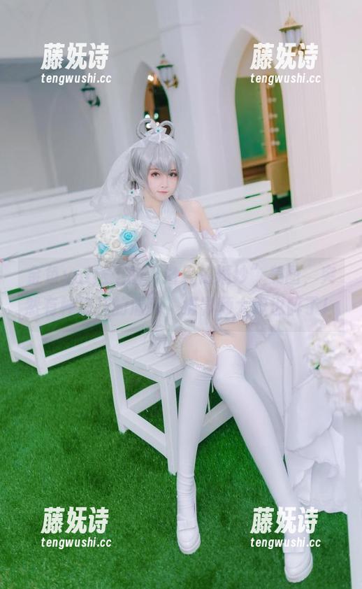 金鱼yui 金鱼yui送上的“洛天依婚纱”美图,突然有种别样的清新,摄影师大概也醉了!