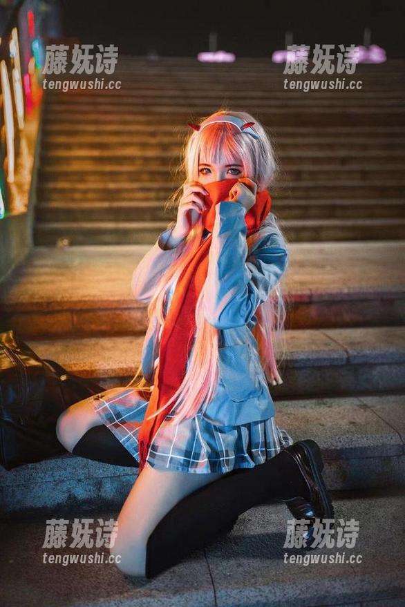 阿薰kaOri 阿薰kaOri的镂空美图:看这灯光比我还懂得打扮!
