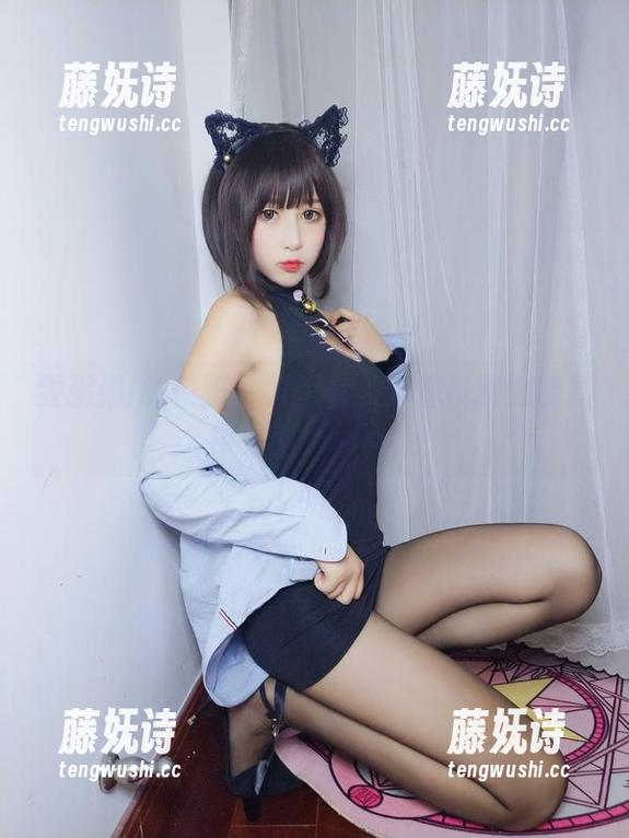 雯粥粥i 雯粥粥i的校服写真:有人穿着校服也能显得像个小仙女?