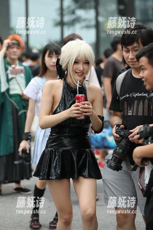 魔镜街拍-婷婷 魔镜街拍 - OL的黑丝与白领的咖啡,婷婷的工作调料包了解一下?