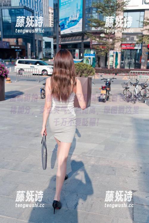 魔镜街拍-楼楼 魔镜街拍 - 楼楼最近又在卖萌,白色连衣裙加分,多点灵气少点距离,原图戳这里,千万不要眨眼!