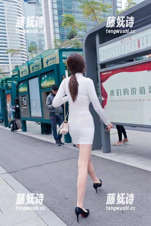 魔镜街拍 魔镜街拍:长腿与绿色裙子的完美结合,这壁纸合集简直是一种诱惑。